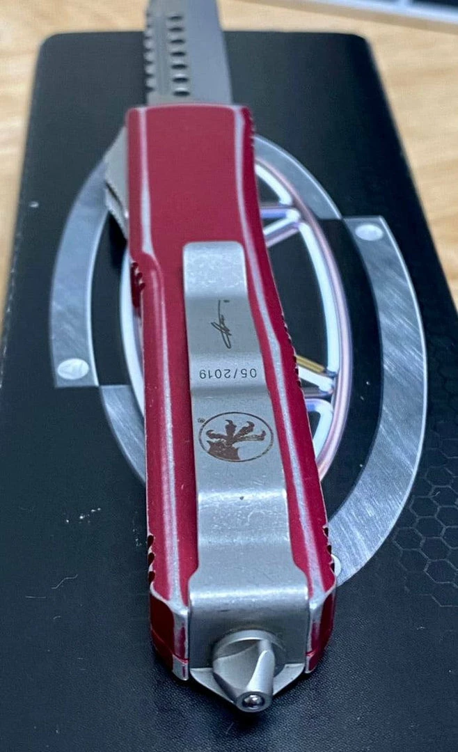 All Knife Brands Microtech Ultratech Hellhound Signature 119-10 - Distressed Red Knife 4 All Knife Brands Microtech Ultratech Hellhound Signature 119-10 - Distressed Red Knife