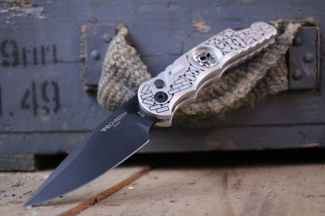 PROTECH KNIVES All Knife Brands ProTech TR-5.62 Shaw Skull & Barbed Wire DLC (USA) 5 PROTECH KNIVES All Knife Brands ProTech TR-5.62 Shaw Skull & Barbed Wire DLC (USA)