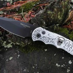 PROTECH KNIVES All Knife Brands ProTech TR-5.62 Shaw Skull & Barbed Wire DLC (USA) 11 PROTECH KNIVES All Knife Brands ProTech TR-5.62 Shaw Skull & Barbed Wire DLC (USA)